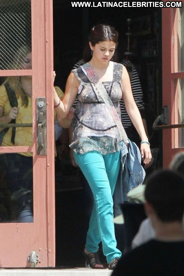 Selena Gomez Paparazzi Posing Hot Celebrity Babe Beautiful Famous