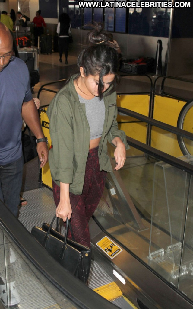 Selena Gomez Lax Airport Paparazzi Posing Hot Babe Celebrity Lax