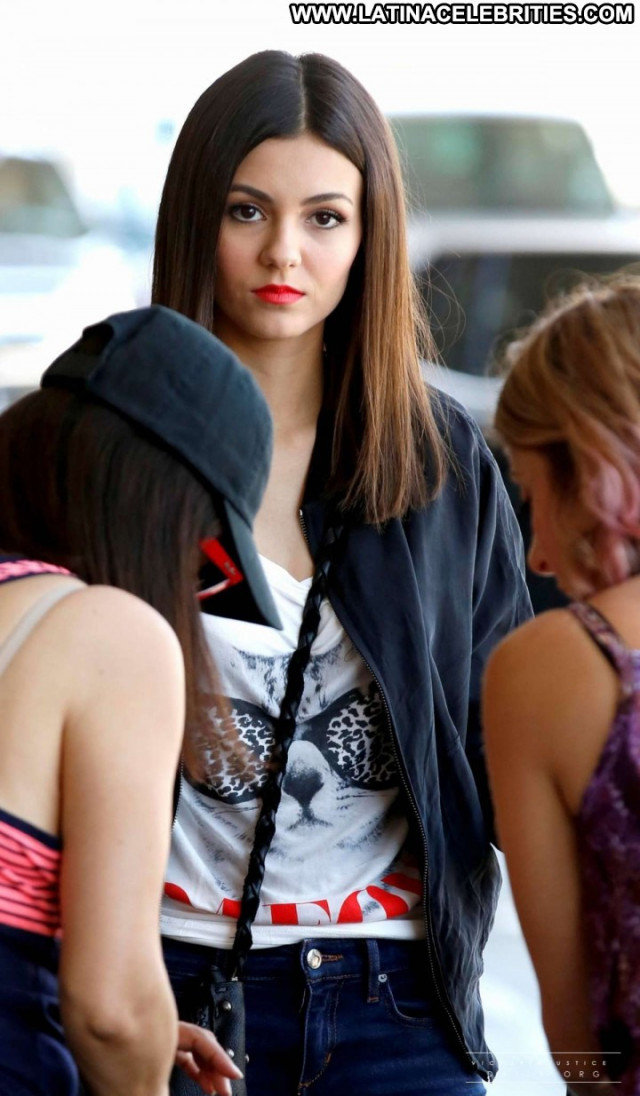 Victoria Justice Celebrity Beautiful Posing Hot Babe Paparazzi