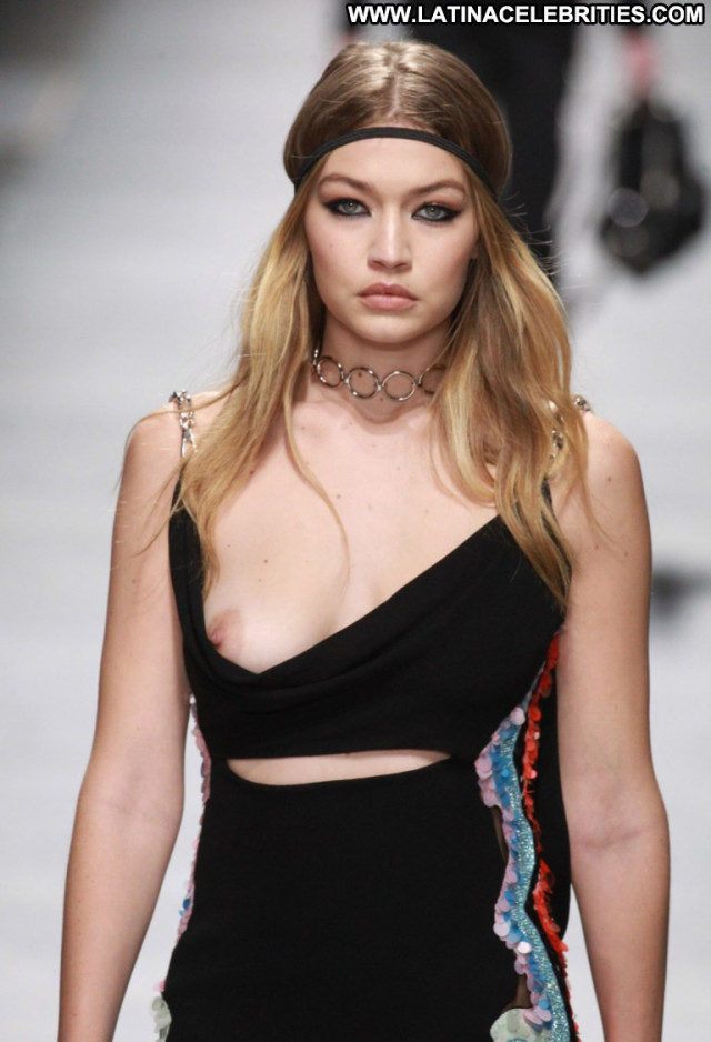 Gigi Hadid Fashion Show Beautiful Posing Hot Fashion Babe Hot