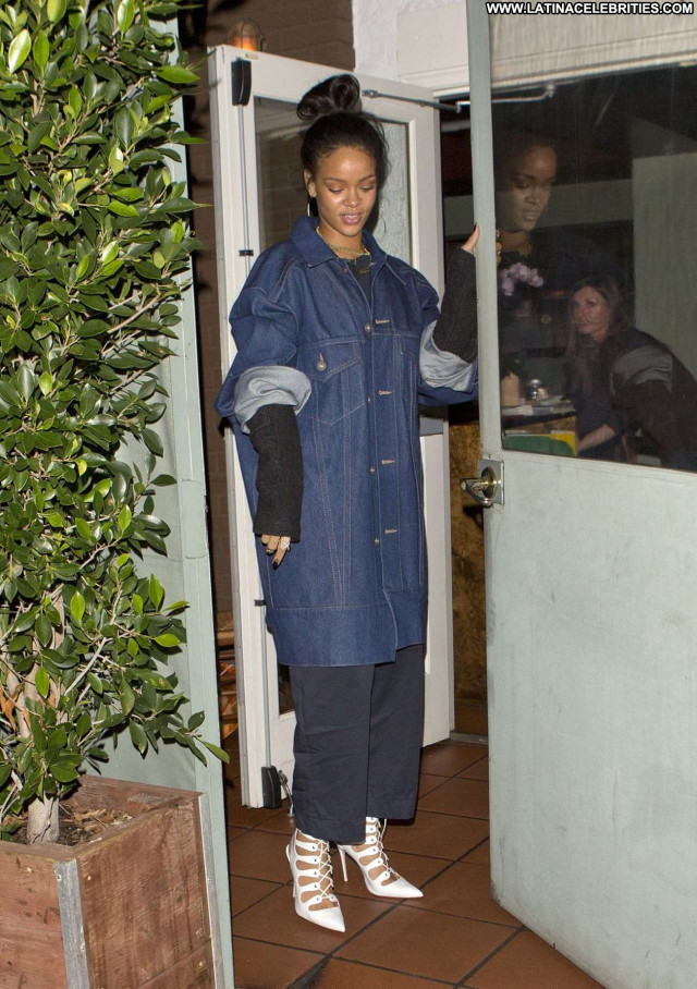 Rihanna No Source Paparazzi Babe Restaurant Beautiful Celebrity