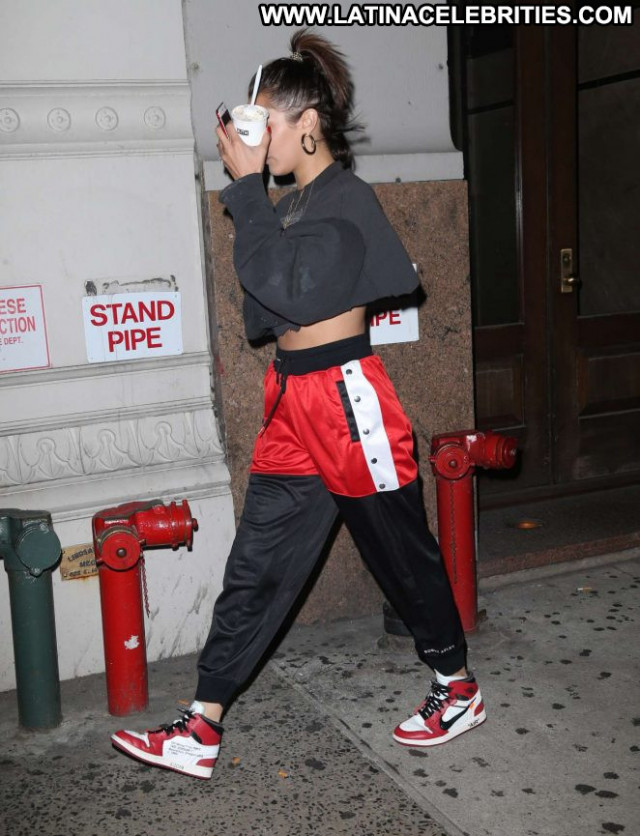 Bella Hadid New York Paparazzi Posing Hot Babe Beautiful Celebrity