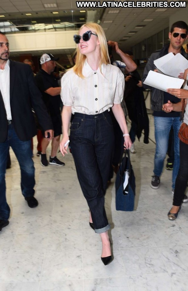 Elle Fanning No Source  Beautiful Paparazzi Nice Posing Hot Babe